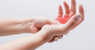 Lời khuyên của chuyên gia: Tê chân tay nên uống thuốc gì?